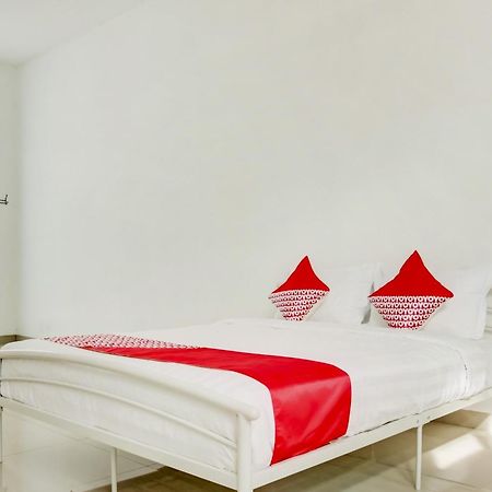 Hotel O Panakkukang Near Mall Panakkukang Formerly Golden White House Makassar Eksteriør bilde