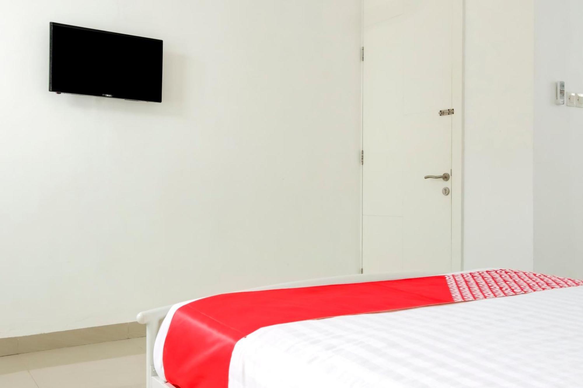 Hotel O Panakkukang Near Mall Panakkukang Formerly Golden White House Makassar Eksteriør bilde