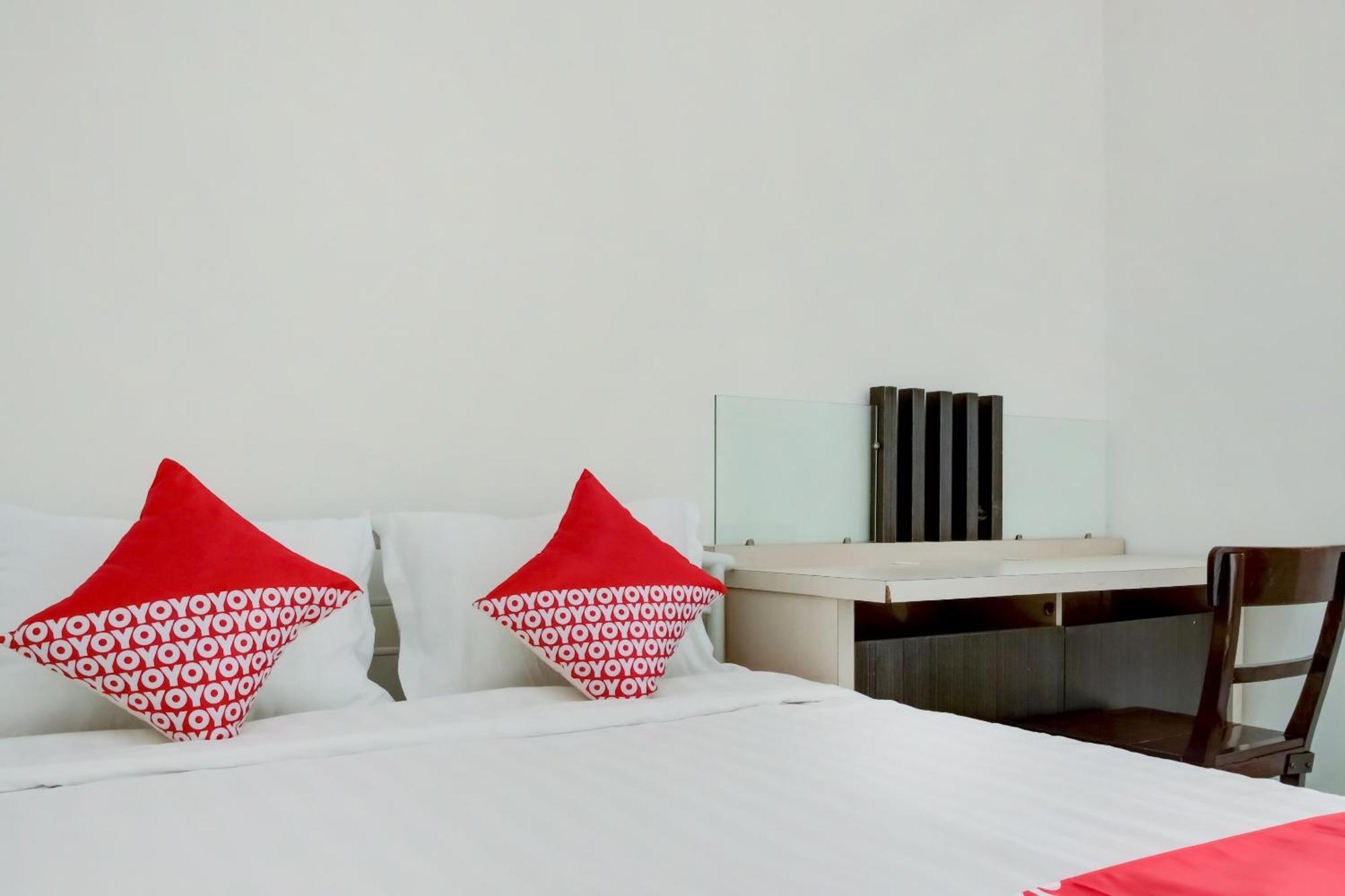 Hotel O Panakkukang Near Mall Panakkukang Formerly Golden White House Makassar Eksteriør bilde