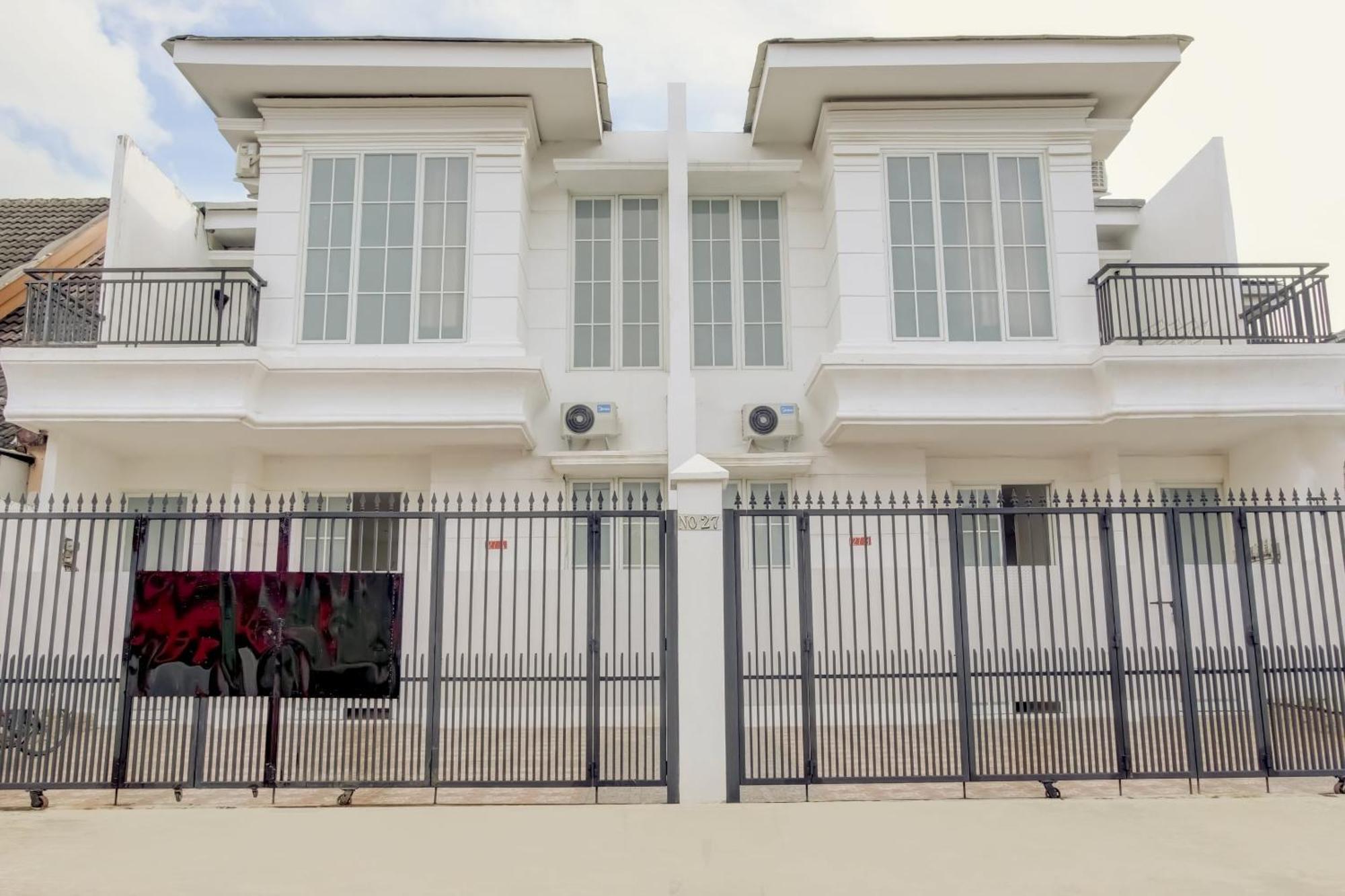 Hotel O Panakkukang Near Mall Panakkukang Formerly Golden White House Makassar Eksteriør bilde